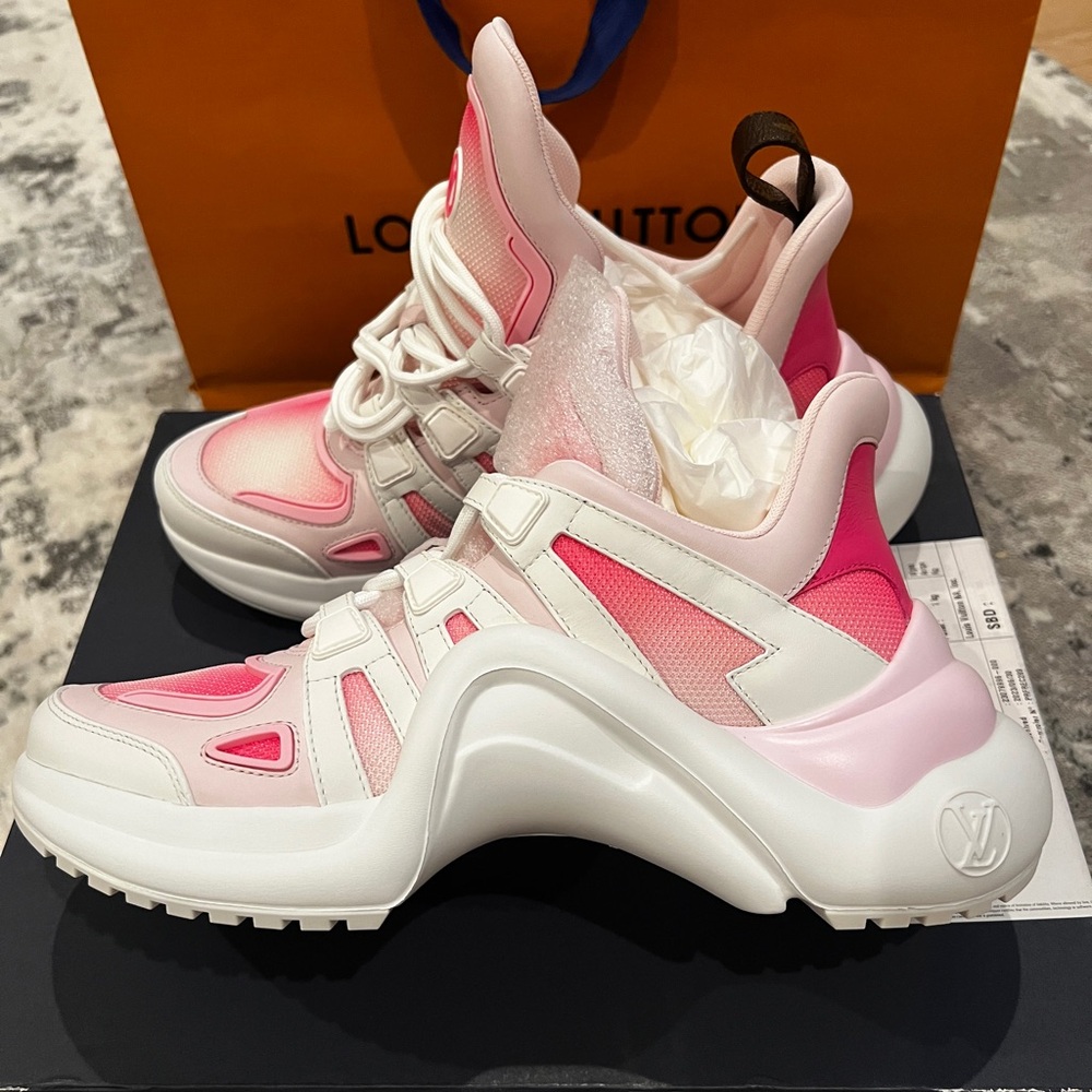 Brand new Louis Vuitton Calfskin Technical Nylon LV Archlight